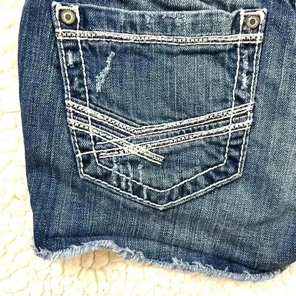BKE Lowrise Stella V-Cut Stretch Slim Fit Hand Sanded Fray Denim Shorts Size 25 - Picture 7 of 15